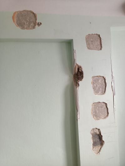 Zdjęcie ubytk&oacute;w w ścianie